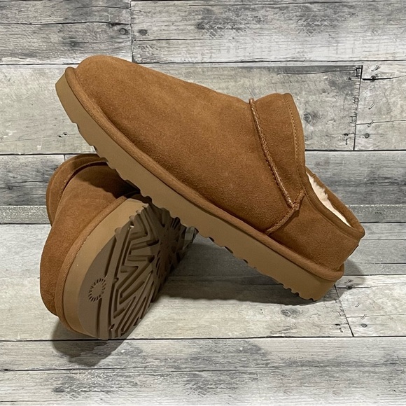 UGG Shoes - UGG Women’s Classic Slipper - Che - Size - 10 .US